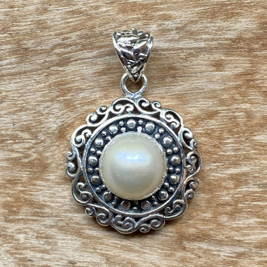 PD 15281 WPL-(HANDMADE 925 BALI SILVER FILIGREE PENDANTS WITH MABE PEARL)